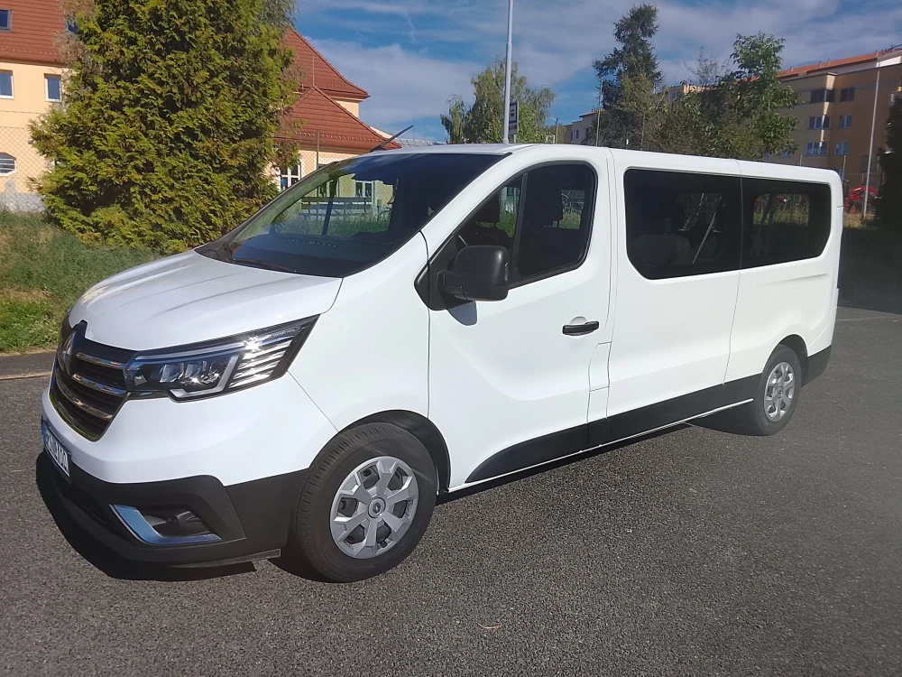 Renault Trafic 1,6 dCi míst 8 + 1, r.v. 2022 Long