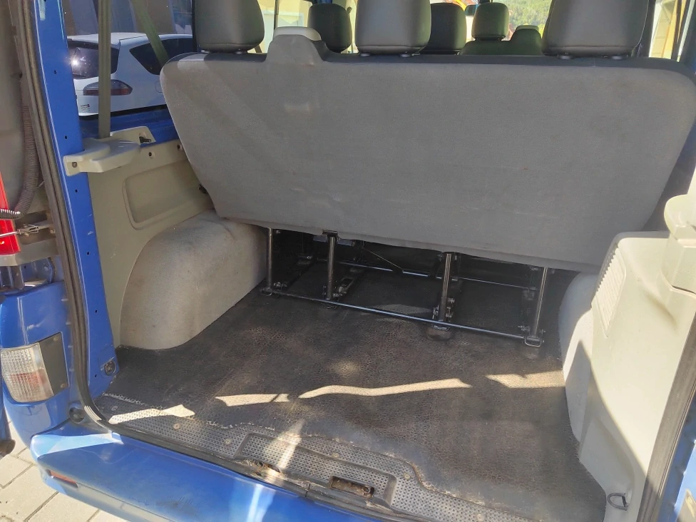 Renault Trafic 2,0 dCi  míst 8+1, r.v. 2011