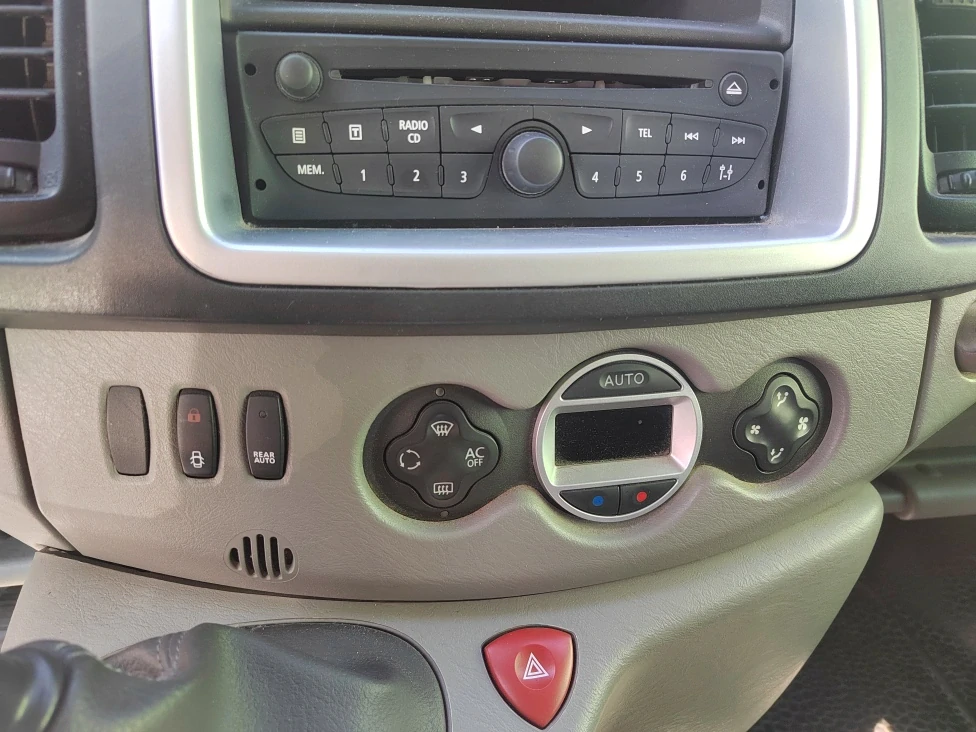 Renault Trafic 2,0 dCi  míst 8+1, r.v. 2011