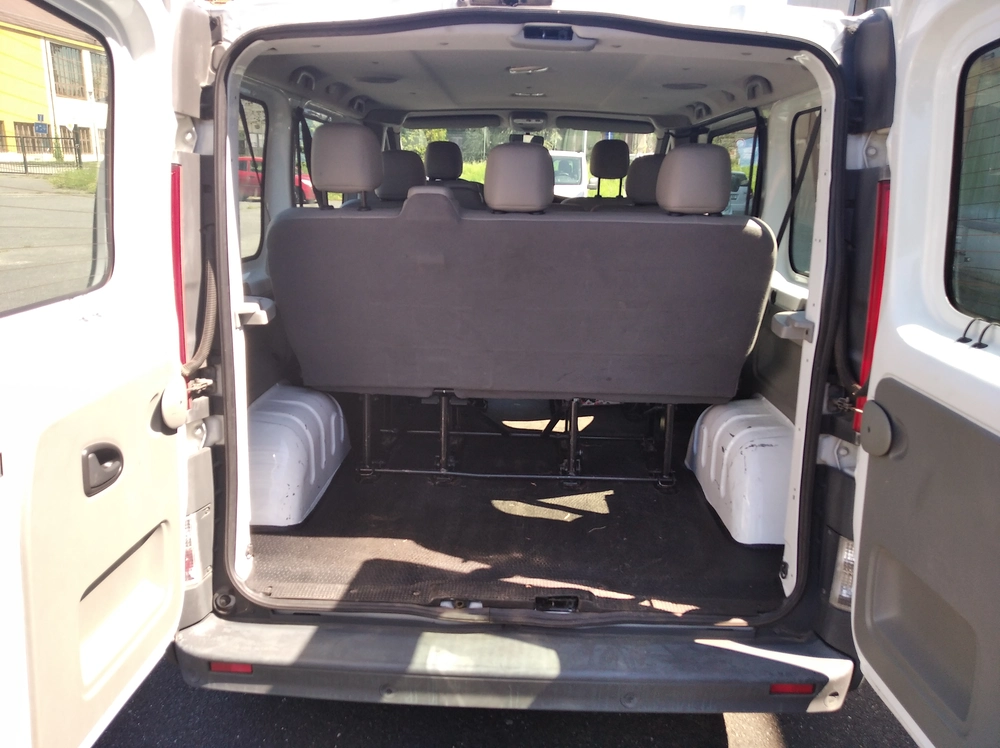 Renault Trafic 2,0 dCi  míst 8, r.v. 2012