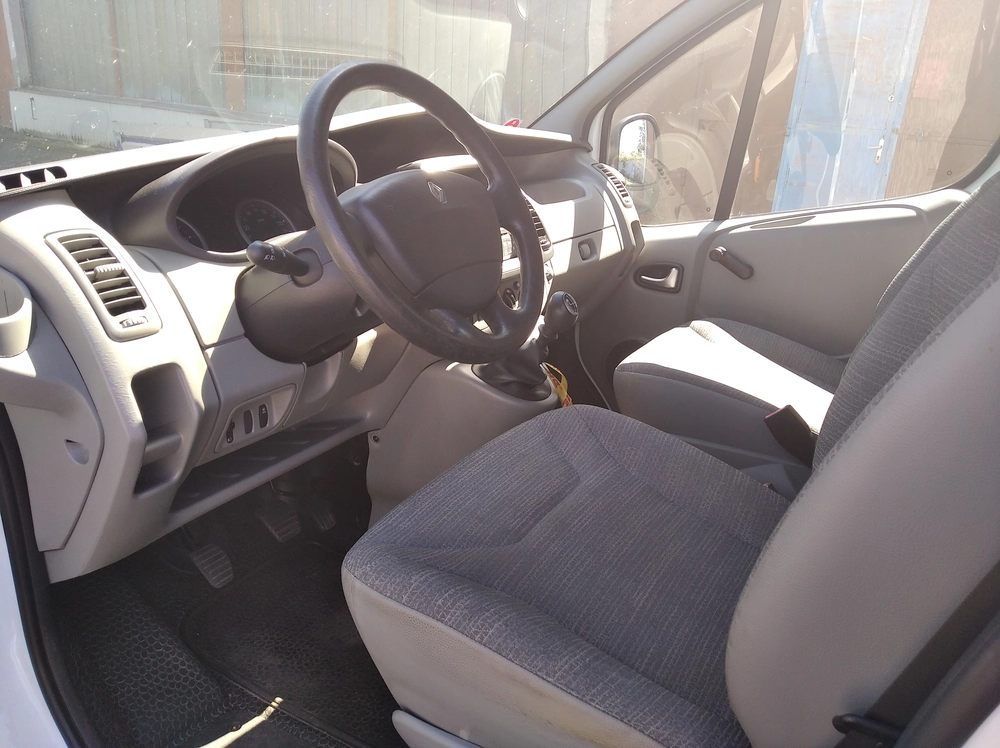 Renault Trafic 2,0 dCi  míst 8, r.v. 2012